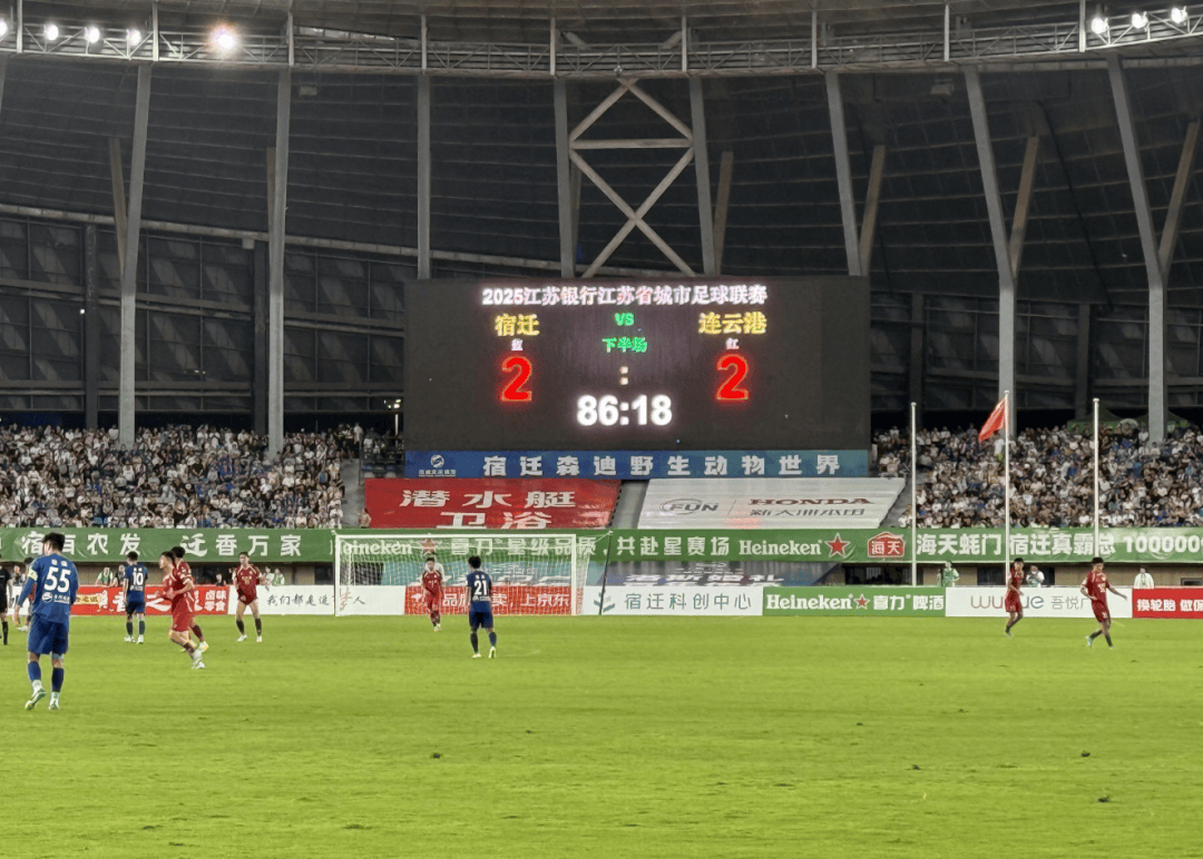 常州1-0镇江获苏超首球首胜常州足球队在比赛中以1-0战胜镇江足球队，赢得了江苏省超级联赛的首球首胜。